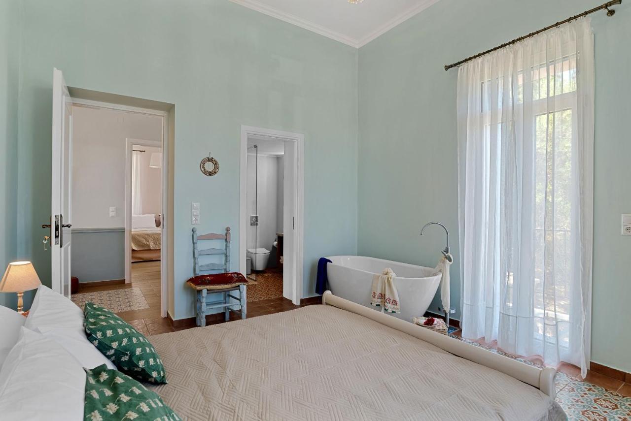 Villa Remedio Neon Khorion  Luaran gambar