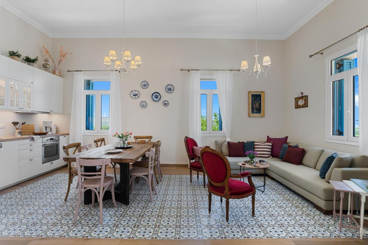 Villa Remedio Neon Khorion  Luaran gambar