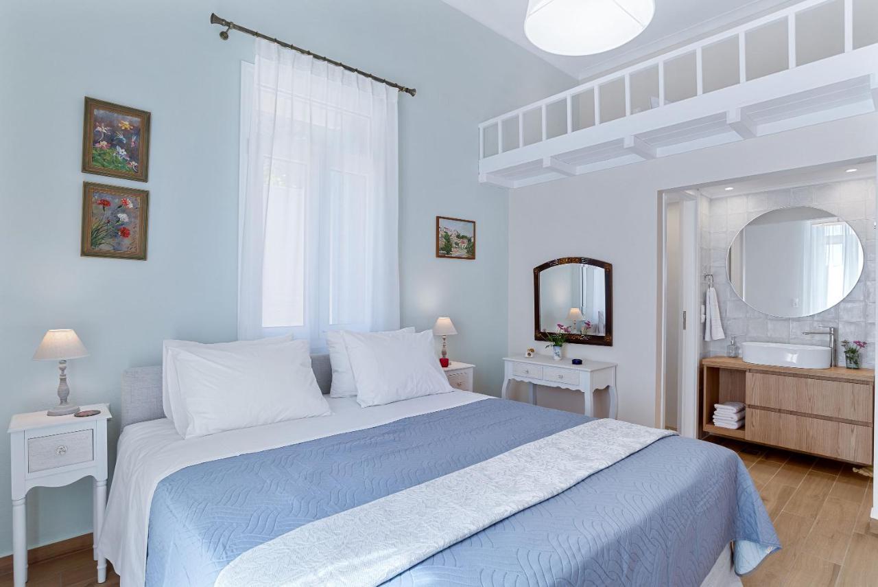 Villa Remedio Neon Khorion  Luaran gambar